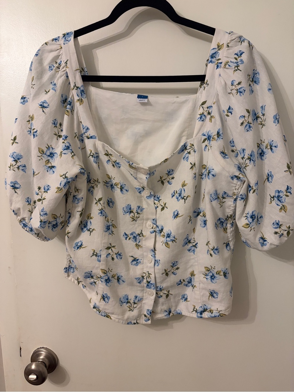 Old Navy White Blouse with Blue Floral Print - Puff Sleeve Button Front